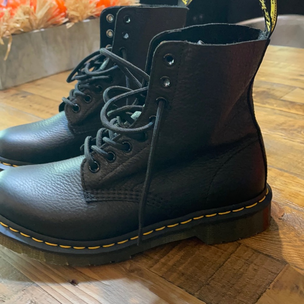 Dr Martens Combat Boot Pascal Black size 8